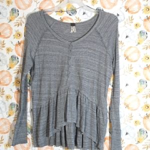 Free People We the Free Gray Long Sleeve Long Lightweigh high lowvRibbed Sweater